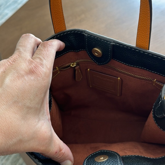 Field Tote 22 With Horse And Carriage Print Used Once - Picture 3 of 5